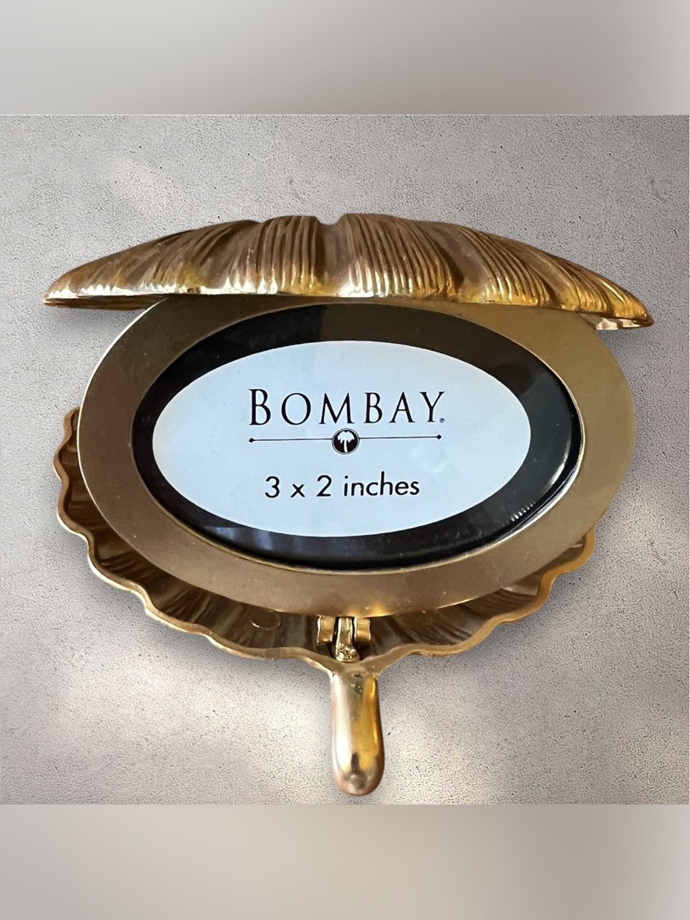 Vintage Bombay Company Clamshell Picture
Frame - Picture 2 of 13